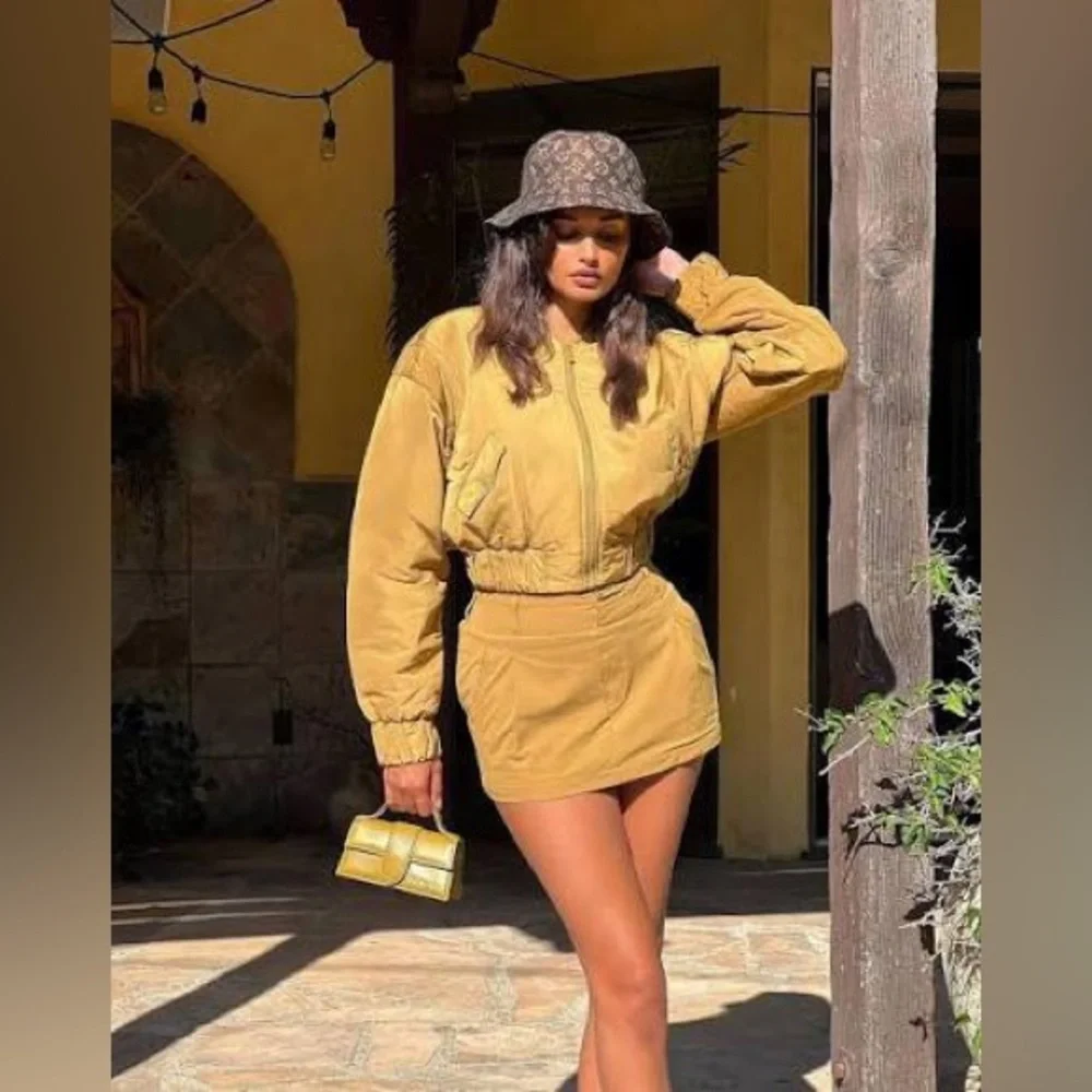 Alo Yoga Fan Club Mini Skirt Golden Olive Branch S